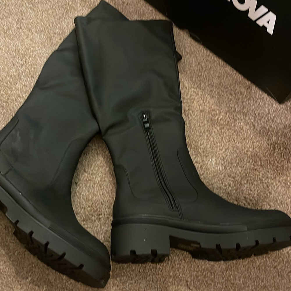 NEW Knee High Boots - Black Size 10